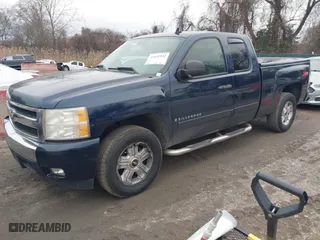 2008 Chevrolet Silverado 1500 LT w/1LT with VIN 2GCEC19J081227980, listed as a IAAI auction lot 41432542 with 199,275 mi miles. Bid and sale history available at carsss.com. Image 2.