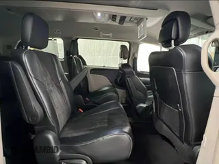 2014 Chrysler Town & Country Touring L z VIN 2C4RC1CG6ER252247, wystawiony jako Copart lot #56896245 z przebiegiem 109 485 mil mil oraz Czysty tytuł • Clean title. Historia ofert i sprzedaży dostępna na DreamBid. Obrazek 6.