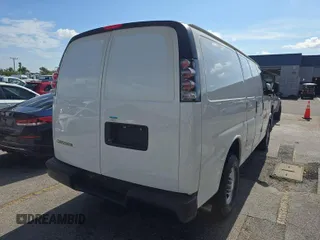 2021 Chevrolet Express Cargo с VIN 1GCWGAFP2M1166293, выставлен на аукционе IAAI как лот 42566387 с пробегом 116 410 миль миль и . История ставок и продаж доступна на DreamBid. Изображение 24.