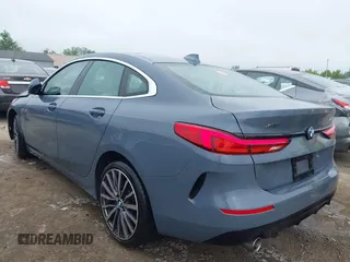 2021 BMW 2 Series 228i xDrive z VIN WBA73AK09M7G52220, wystawiony jako IAAI lot #42403680 z przebiegiem 72 407 mil mil oraz . Historia ofert i sprzedaży dostępna na DreamBid. Obrazek 3.