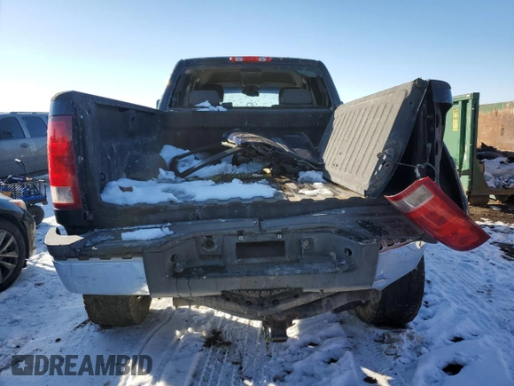 2007 GMC Sierra 2500HD SLT z VIN 1GTHK29647E522613, wystawiony jako Copart lot #42806305 z przebiegiem 253 385 mil mil oraz Szkoda całkowita • Salvage title. Historia ofert i sprzedaży dostępna na DreamBid. Obrazek 6.