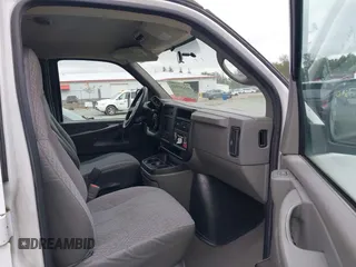 2007 Chevrolet Express Passenger z VIN 1GAHG39U671193189, wystawiony jako IAAI lot #42245925 z przebiegiem 234 555 mil mil oraz . Historia ofert i sprzedaży dostępna na DreamBid. Obrazek 5.