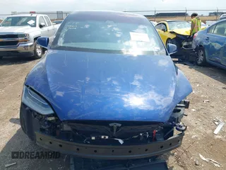 2018 Tesla Model X 75D with VIN 5YJXCAE21JF132628, listed as a IAAI auction lot 42081282 with 35,360 mi miles and . Bid and sale history available at carsss.com. Image 12.