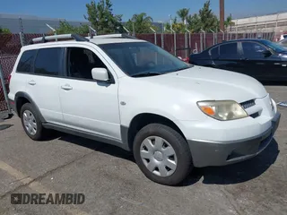 2005 Mitsubishi Outlander XLS with VIN JA4LX41F55U045917, listed as a IAAI auction lot 40450668 with 115,583 mi miles. Bid and sale history available at carsss.com. Image 1.