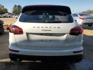 2018 Porsche Cayenne z VIN WP1AA2A2XJKA06647, wystawiony jako Copart lot #50317955 z przebiegiem 53 892 mil mil oraz Szkoda całkowita • Salvage title. Historia ofert i sprzedaży dostępna na DreamBid. Obrazek 6.