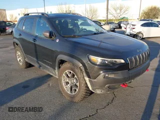 2021 Jeep Cherokee Trailhawk z VIN 1C4PJMBX9MD163032, wystawiony jako IAAI lot #41542937 z przebiegiem 32 935 mil mil oraz . Historia ofert i sprzedaży dostępna na DreamBid. Obrazek 1.