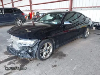 2015 BMW 4 Series 435i xDrive z VIN WBA3R5C54FK371292, wystawiony jako IAAI lot #41802908 z przebiegiem 105 737 mil mil oraz . Historia ofert i sprzedaży dostępna na DreamBid. Obrazek 2.