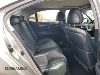 2017 Lexus LS 460 z VIN JTHCL5EF2H5029088, wystawiony jako Copart lot #53585065 z przebiegiem 100 721 mil mil oraz Szkoda całkowita • Salvage title. Historia ofert i sprzedaży dostępna na DreamBid. Obrazek 10.