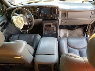 2003 GMC Sierra Denali z VIN 2GTFK69U131156988, wystawiony jako Copart lot #41906924 z przebiegiem Nie podano mil oraz Szkody całkowita. Historia ofert i sprzedaży dostępna na DreamBid. Obrazek 8.