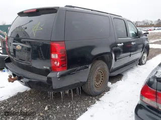 2010 Chevrolet Suburban LS with VIN 1GNUKHE37AR203811, listed as a IAAI auction lot 41304431 with 999,999 mi miles. Bid and sale history available at carsss.com. Image 4.