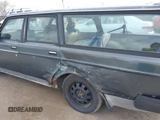 1990 Volvo 240 z VIN YV1AA8854L1871654, wystawiony jako IAAI lot #42004030 z przebiegiem 393 708 mil mil oraz . Historia ofert i sprzedaży dostępna na DreamBid. Obrazek 6.