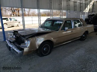 1986 Lincoln Town Car with VIN 1LNBP96F8GY685103, listed as a Copart auction lot 45800225 with 11,820 mi miles and Salvage Title. Bid and sale history available at carsss.com. Image 1.