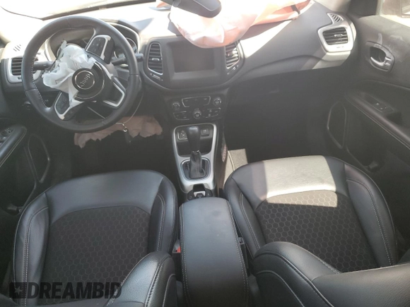 2020 Jeep Compass Latitude z VIN 3C4NJCBBXLT205996, wystawiony jako Copart lot #50507825 z przebiegiem Nie podano mil oraz Szkoda całkowita • Salvage title. Historia ofert i sprzedaży dostępna na DreamBid. Obrazek 8.