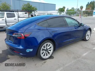 2021 Tesla Model 3 Standard Range Plus z VIN 5YJ3E1EA9MF020860, wystawiony jako IAAI lot #42246074 z przebiegiem 52 674 mil mil oraz . Historia ofert i sprzedaży dostępna na DreamBid. Obrazek 4.