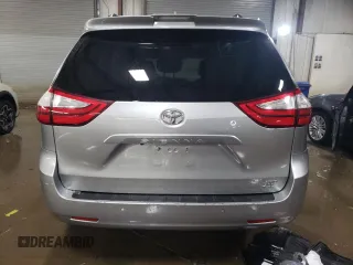 2018 Toyota Sienna XLE z VIN 5TDDZ3DC1JS197031, wystawiony jako Copart lot #44201715 z przebiegiem 180 475 mil mil oraz Szkoda całkowita • Salvage title. Historia ofert i sprzedaży dostępna na DreamBid. Obrazek 6.
