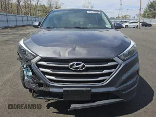 2018 Hyundai Tucson SE z VIN KM8J2CA49JU792947, wystawiony jako Copart lot #52633895 z przebiegiem 75 690 mil mil oraz Tytuł czysty. Historia ofert i sprzedaży dostępna na DreamBid. Obrazek 5.