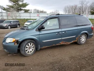 2005 Chrysler Town & Country Touring with VIN 2C4GP54L75R190582, listed as a Copart auction lot 69073993 with 211,299 mi miles and Clean Title. Bid and sale history available at carsss.com. Image 1.