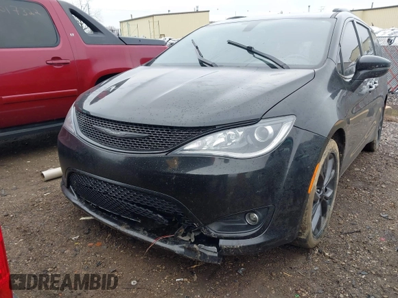 2018 Chrysler Pacifica Limited z VIN 2C4RC1GG6JR351865, wystawiony jako IAAI lot #42011065 z przebiegiem 120 407 mil mil oraz . Historia ofert i sprzedaży dostępna na DreamBid. Obrazek 12.