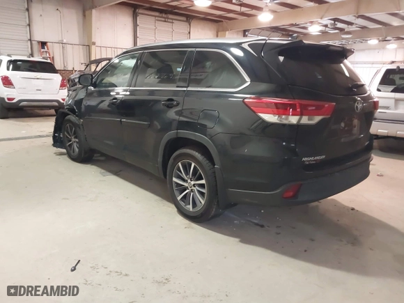 2017 Toyota Highlander XLE with VIN 5TDJZRFH1HS410312, listed as a IAAI auction lot 41729147 with 126,404 mi miles. Bid and sale history available at carsss.com. Image 3.
