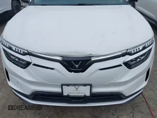 2024 VinFast VF 8 Eco z VIN RLLV1AEB4RH007847, wystawiony jako IAAI lot #40996888 z przebiegiem 2 300 mil mil oraz . Historia ofert i sprzedaży dostępna na DreamBid. Obrazek 6.