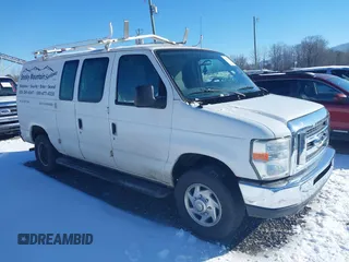 2013 Ford Econoline Cargo Commercial z VIN 1FTNE2EW5DDA25524, wystawiony jako IAAI lot #41208957 z przebiegiem 148 921 mil mil oraz . Historia ofert i sprzedaży dostępna na DreamBid. Obrazek 1.