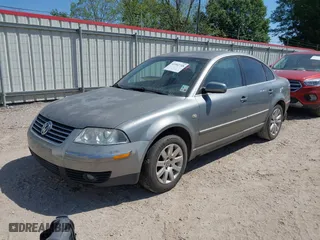 2002 Volkswagen Passat GLS with VIN WVWPD63B12P448213, listed as a IAAI auction lot 41992748 with 189,370 mi miles. Bid and sale history available at carsss.com. Image 2.
