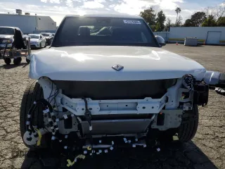 2022 Rivian R1T Launch Edition with VIN 7FCTGAAL7NN005563, listed as a Copart auction lot 47476365 with 39,805 mi miles and Salvage Title. Bid and sale history available at DreamBid. Image 5.