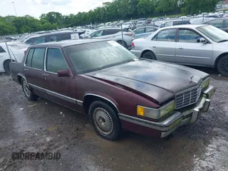 1992 Cadillac DeVille z VIN 1G6CD53B3N4339415, wystawiony jako IAAI lot #42255557 z przebiegiem 160 111 mil mil oraz . Historia ofert i sprzedaży dostępna na DreamBid. Obrazek 1.
