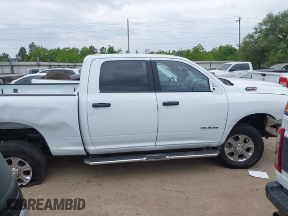 2024 Ram 2500 Big Horn with VIN 3C6UR5DJ1RG249902, listed as a IAAI auction lot 42043924 with 21,560 mi miles. Bid and sale history available at carsss.com. Image 14.