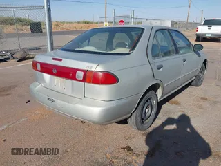 1998 Nissan Sentra XE z VIN 1N4AB41D3WC710739, wystawiony jako IAAI lot #42283426 z przebiegiem 180 392 mil mil oraz . Historia ofert i sprzedaży dostępna na DreamBid. Obrazek 4.