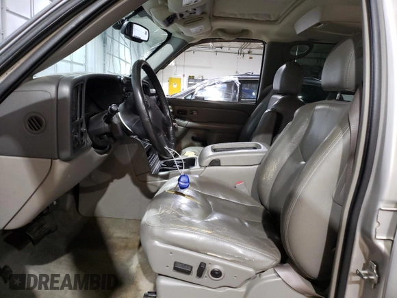2004 Chevrolet Suburban LT with VIN 1GNEC16Z64J215186, listed as a Copart auction lot 70231654 with 176,686 mi miles and Salvage Title. Bid and sale history available at carsss.com. Image 7.