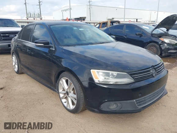 2014 Volkswagen Jetta Sedan SE w/Connectivity with VIN 3VWD07AJ5EM382349, listed as a IAAI auction lot 41533366 with 165,466 mi miles. Bid and sale history available at carsss.com. Image 1.