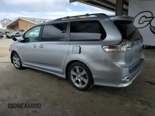 2013 Toyota Sienna SE with VIN 5TDXK3DC6DS386716, listed as a Copart auction lot 63122435 with 77,371 mi miles and Salvage title. Bid and sale history available at DreamBid. Image 2.