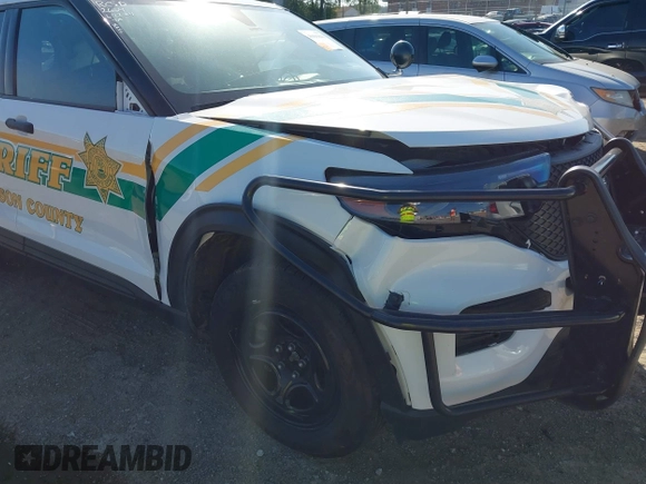 2022 Ford Police Interceptor Utility z VIN 1FM5K8AB2NGA02664, wystawiony jako IAAI lot #40499840 z przebiegiem 7 067 mil mil oraz . Historia ofert i sprzedaży dostępna na DreamBid. Obrazek 17.