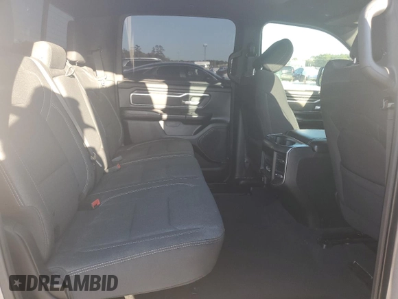 2019 Ram 1500 Big Horn z VIN 1C6RREFT3KN685393, wystawiony jako Copart lot #46754765 z przebiegiem 156 347 mil mil oraz Czysty tytuł • Clean title. Historia ofert i sprzedaży dostępna na DreamBid. Obrazek 10.