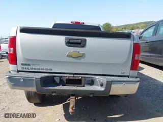 2010 Chevrolet Silverado 1500 LT with VIN 1GCSKSE31AZ221654, listed as a IAAI auction lot 40564208 with 239,609 mi miles. Bid and sale history available at carsss.com. Image 16.
