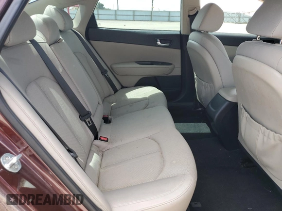 2016 Kia Optima LX z VIN 5XXGT4L3XGG108556, wystawiony jako Copart lot #57627945 z przebiegiem 62 176 mil mil oraz Szkoda całkowita • Salvage title. Historia ofert i sprzedaży dostępna na DreamBid. Obrazek 10.