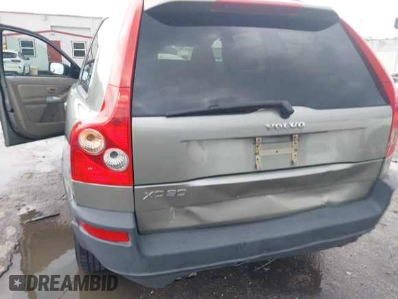 2006 Volvo XC90 2.5L Turbo with VIN YV4CY592761247037, listed as a IAAI auction lot 41888830 with 211,082 mi miles. Bid and sale history available at carsss.com. Image 6.