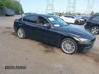 2015 BMW 3 Series 328i xDrive z VIN WBA3B5G57FNS11730, wystawiony jako IAAI lot #42154639 z przebiegiem 104 265 mil mil oraz . Historia ofert i sprzedaży dostępna na DreamBid. Obrazek 1.
