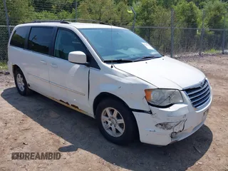 2010 Chrysler Town & Country Touring Plus z VIN 2A4RR8DX3AR387468, wystawiony jako IAAI lot #40002234 z przebiegiem 147 908 mil mil oraz . Historia ofert i sprzedaży dostępna na DreamBid. Obrazek 1.