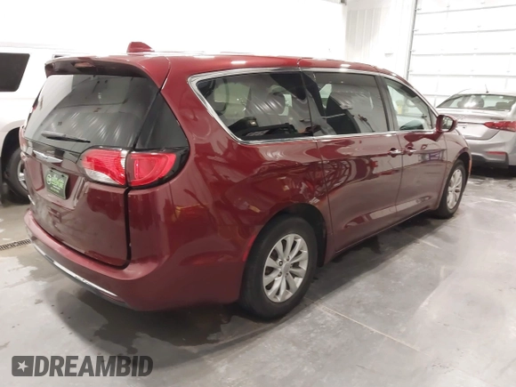 2019 Chrysler Pacifica Touring Plus z VIN 2C4RC1FGXKR706264, wystawiony jako IAAI lot #41483658 z przebiegiem 86 823 mil mil oraz . Historia ofert i sprzedaży dostępna na DreamBid. Obrazek 4.