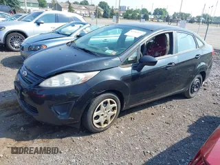 2013 Ford Fiesta S z VIN 3FADP4AJ5DM143885, wystawiony jako IAAI lot #42743132 z przebiegiem Nie podano mil oraz . Historia ofert i sprzedaży dostępna na DreamBid. Obrazek 2.