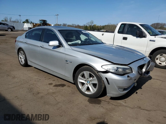 2012 BMW 5 Series 528i xDrive z VIN WBAXH5C52CDW10360, wystawiony jako Copart lot #54454025 z przebiegiem Nie podano mil oraz Szkoda całkowita • Salvage title. Historia ofert i sprzedaży dostępna na DreamBid. Obrazek 4.