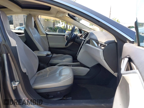 2014 Tesla Model S 60 with VIN 5YJSA1H19EFP36971, listed as a IAAI auction lot 42525811 with Not provided miles and . Bid and sale history available at DreamBid. Image 5.