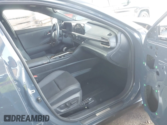 2025 Toyota Crown XLE z VIN JTDACAAJ3S3003355, wystawiony jako IAAI lot #42228765 z przebiegiem 8908 mil mil oraz . Historia ofert i sprzedaży dostępna na DreamBid. Obrazek 5.