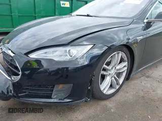 2016 Tesla Model S 90D с VIN 5YJSA1E27GF129855, выставлен на аукционе IAAI как лот 42282536 с пробегом 92 050 миль миль и . История ставок и продаж доступна на DreamBid. Изображение 19.