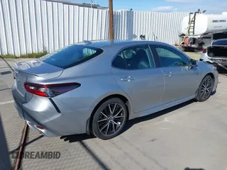 2021 Toyota Camry SE Nightshade with VIN 4T1G11AK2MU539134, listed as a IAAI auction lot 41953365 with 42,350 mi miles and . Bid and sale history available at carsss.com. Image 4.
