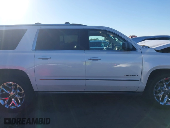 2018 GMC Yukon XL Denali with VIN 1GKS2HKJ2JR183877, listed as a IAAI auction lot 41652039 with 123,075 mi miles. Bid and sale history available at carsss.com. Image 14.