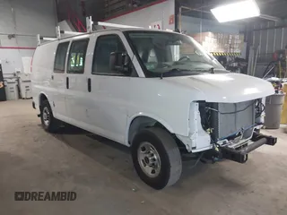 2022 GMC Savana Cargo Van with VIN 1GTW7AF77N1222004, listed as a IAAI auction lot 40864118 with 66,592 mi miles. Bid and sale history available at carsss.com. Image 1.
