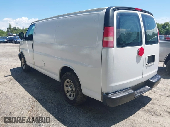 2014 Chevrolet Express Cargo z VIN 1GCSGAFX1E1168424, wystawiony jako IAAI lot #42610312 z przebiegiem 245 507 mil mil oraz . Historia ofert i sprzedaży dostępna na DreamBid. Obrazek 3.